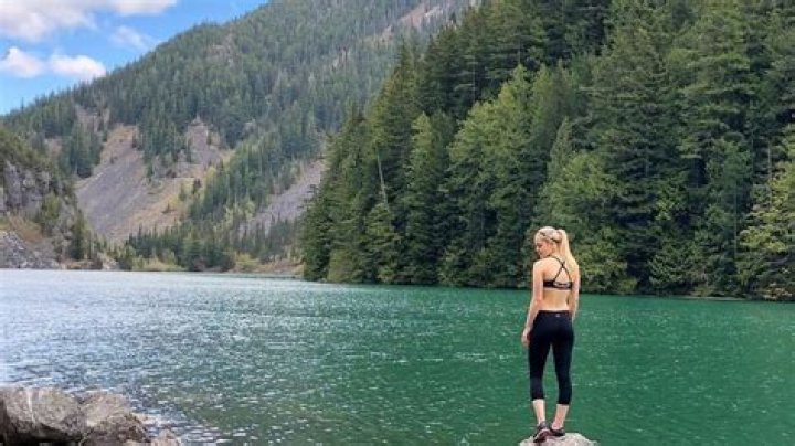 11 Amazing Bodies of Virgin River Stars