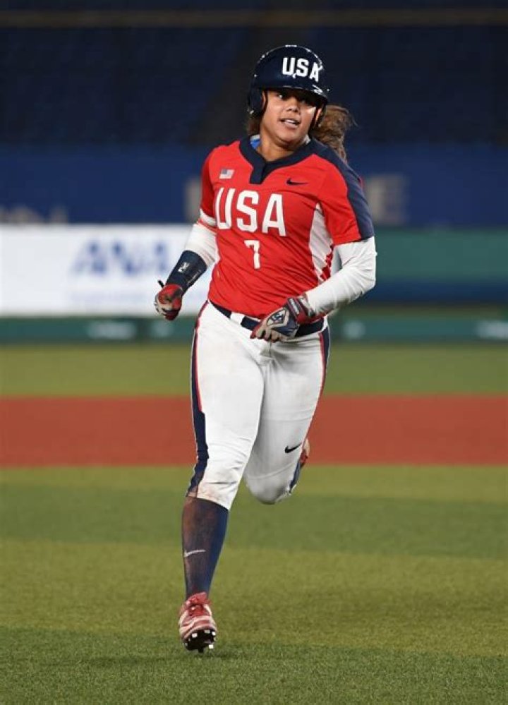 20 Amazing Bodies of Softball Stars