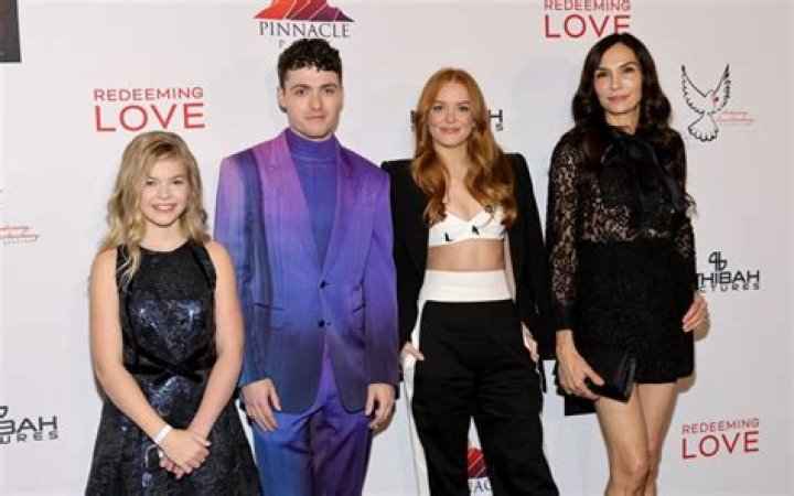 Abigail Cowen Wiki, Boyfriend, Age, Height, Net worth & Family