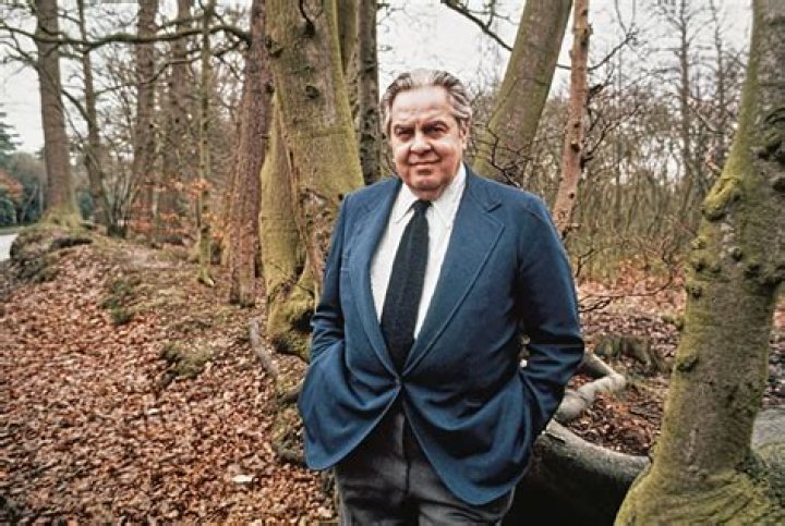 Albert R. Broccoli Biography - Facts, Childhood, Family Life & Achievements