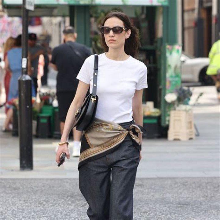 Alexa Chung Biography - Facts, Childhood, Family Life & Achievements