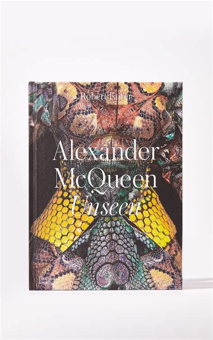 Alexander McQueen Biography - Facts, Childhood, Family Life & Achievements