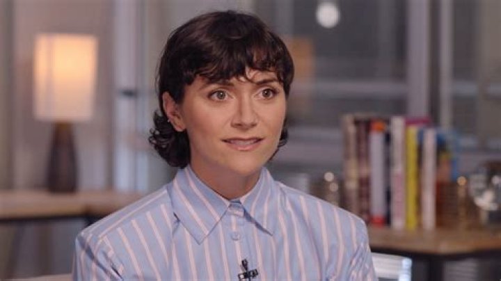 Alyson Hannigan Biography - Facts, Childhood, Family Life & Achievements