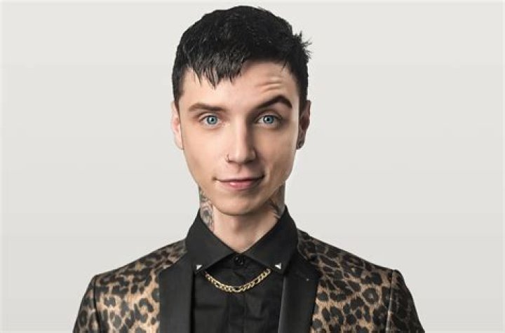 Andy Biersack Biography - Facts, Childhood, Family Life & Achievements