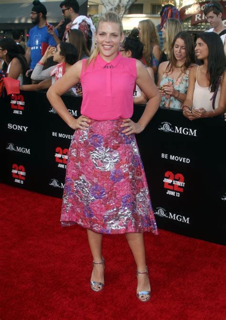 Anna Faris Biography - Facts, Childhood, Family Life & Achievements