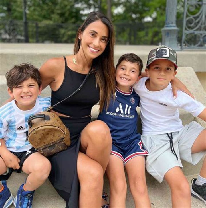 Antonella Roccuzzo Biography - Facts, Childhood, Family Life & Achievements