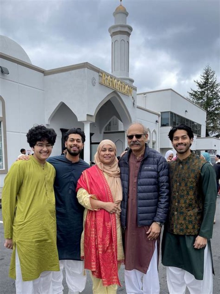 Bashir Salahuddin family, wife, children, parents, siblings