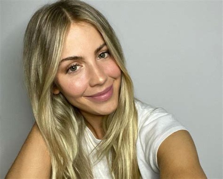 Béatrice Bouchard in Bathing Suit Enjoys "an Afternoon Fresquitõ" — Celebwell