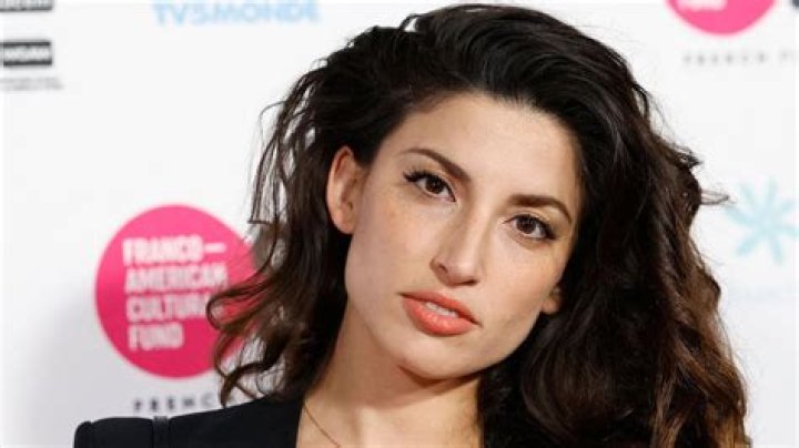 Big Bang Theory Star Tania Raymonde in Two-Piece Workout Gear Says "Everest Next"