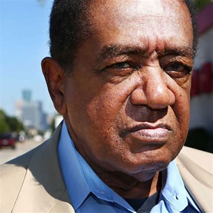 Bobby Seale Biography – Facts, Childhood & Achievements