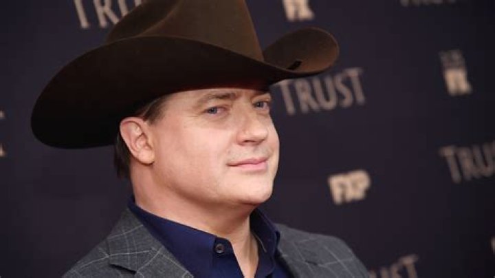 Brendan Fraser’s NYCC meet-and-greet pics prove he’s the nicest celebrity alive