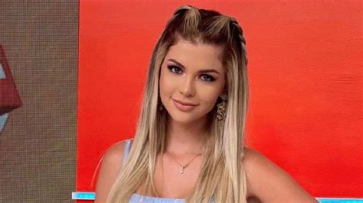 Brunella Horna in Bathing Suit Says Hi From "Cancun" — Celebwell