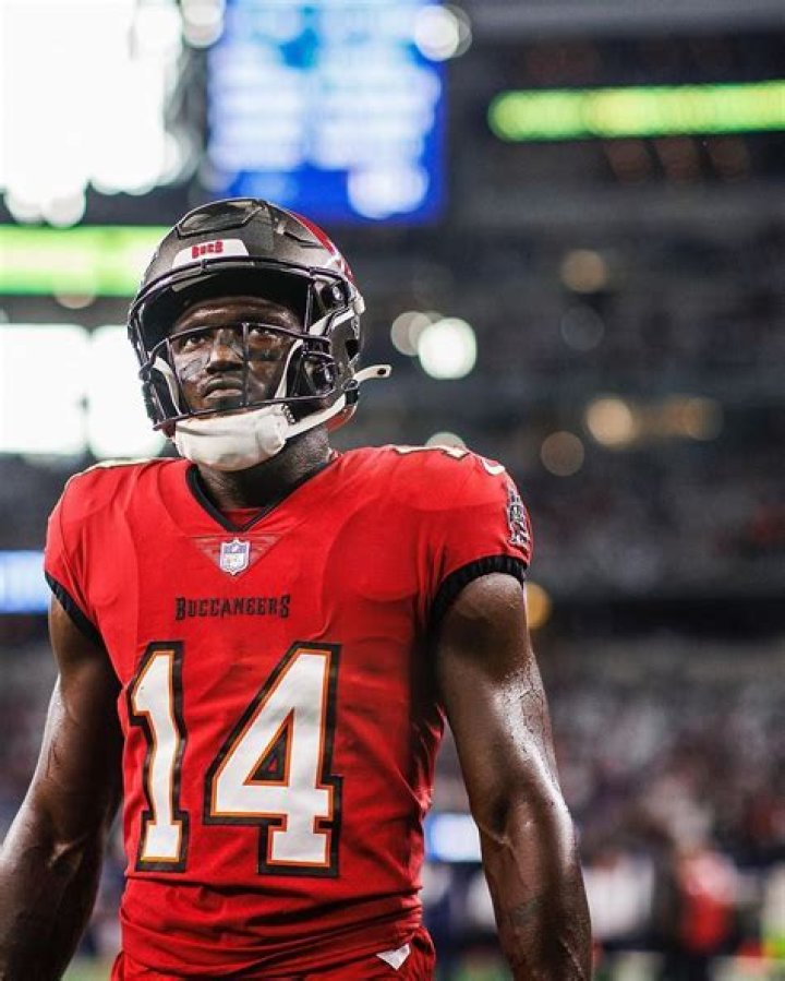 Chris Godwin age, height, ethnicity, family, college, 40 time, draft, trade, net worth, Instagram