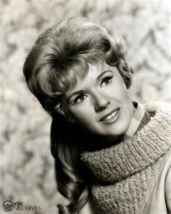 Connie Stevens Biography - Facts, Childhood, Family Life & Achievements