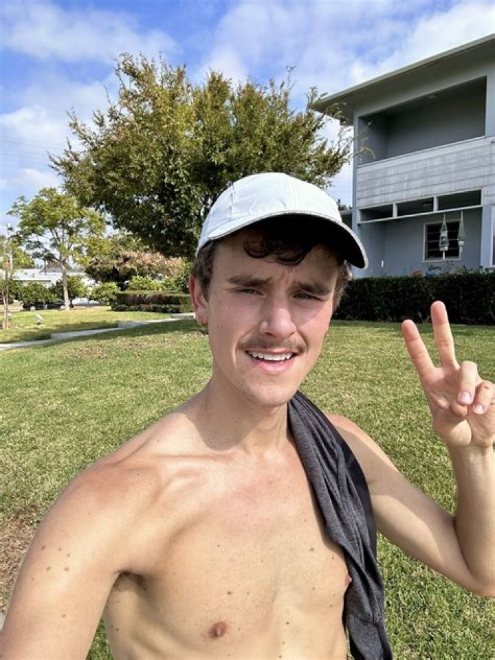 Connor Franta Biography - Facts, Childhood, Family Life & Achievements