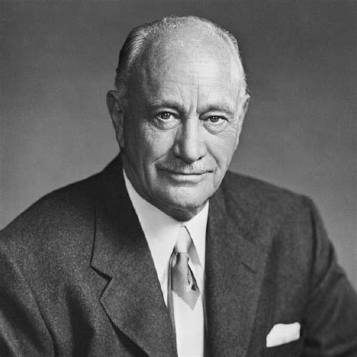 Conrad Hilton Biography - Facts, Childhood, Family Life & Achievements