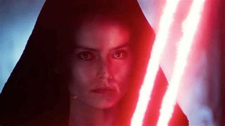 Cosplayer brings to life the Dark Rey ‘Star Wars’ fans have been asking for