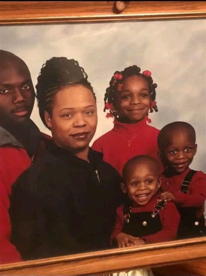 Darnell Mooney family, wife, children, parents, siblings