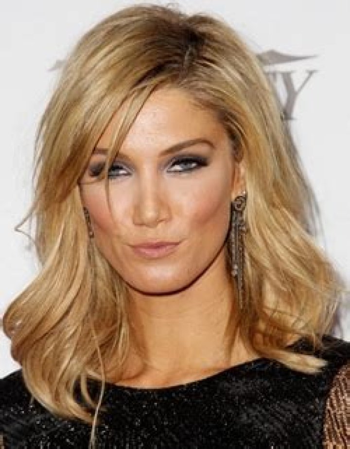 Delta Goodrem Height Weight Bra Size Body Measurements Age Vital Stats