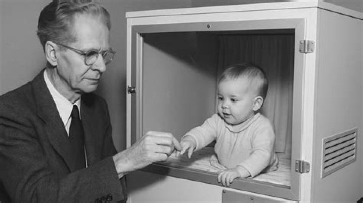 Dennis Skinner Biography - Facts, Childhood, Family Life & Achievements