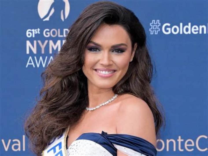 Diane Leyre in Bathing Suit Savors "Golden Hour" — Celebwell