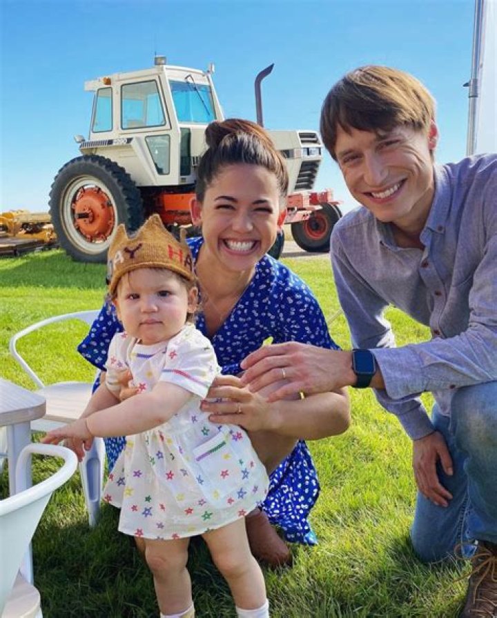 Did Molly From Girl Meets Farm Have Her Baby? – Celebrity