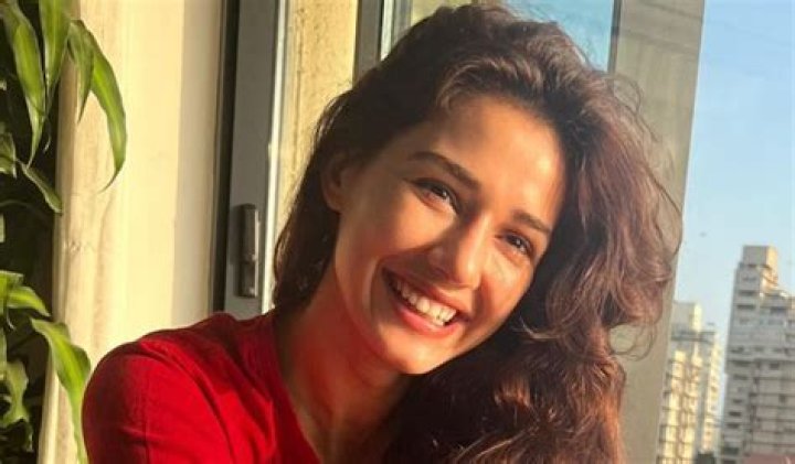 Disha Patani in Bathing Suit Posts "Random" Pic From the Beach — Celebwell