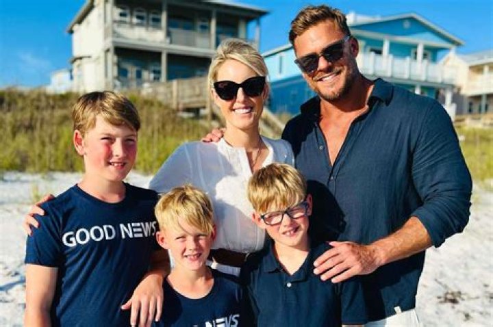 Does Alan Tudyk have children?