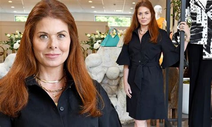 Does Debra Messing have a sister?