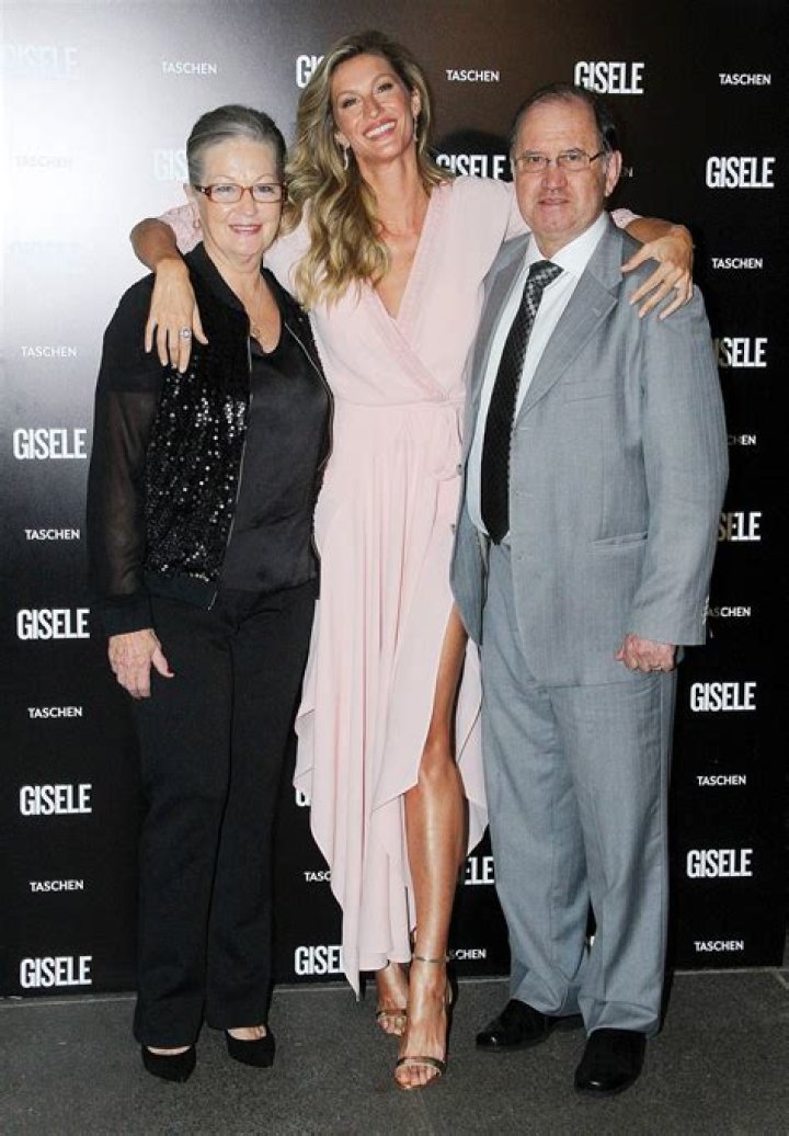 Does Gisele Bündchen have a brother? Who are Gisele Bündchen sisters?