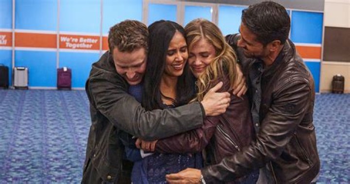 Does Liv and Holden end up together? – Celebrity