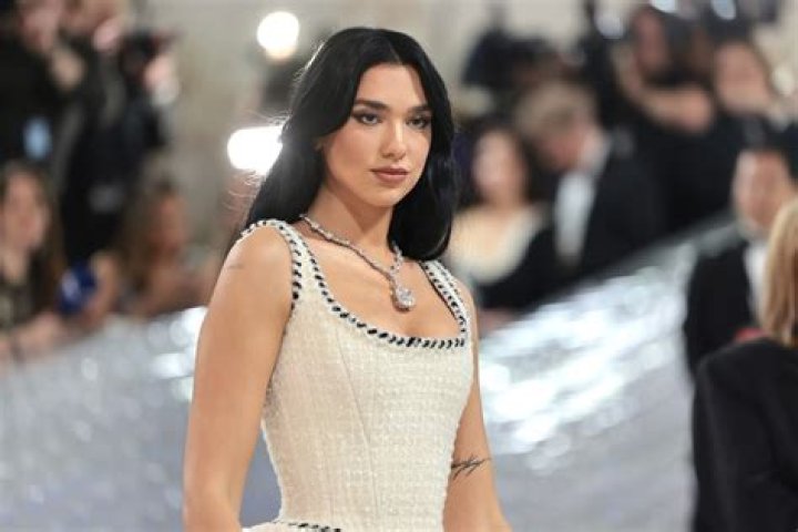 Dua Lipa Biography - Facts, Childhood, Family Life & Achievements