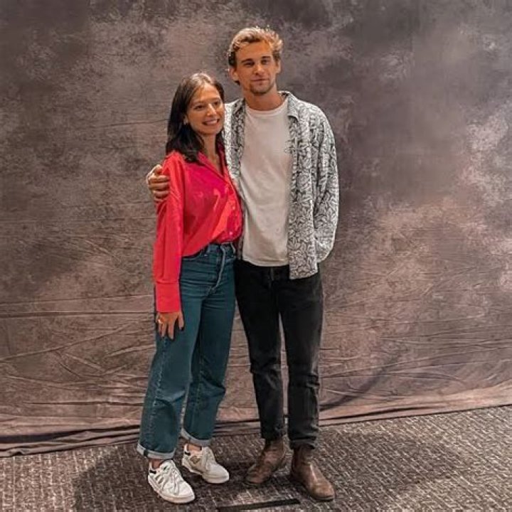 Elisha Applebaum Wiki, Age, Height, Boyfriend, Family & More