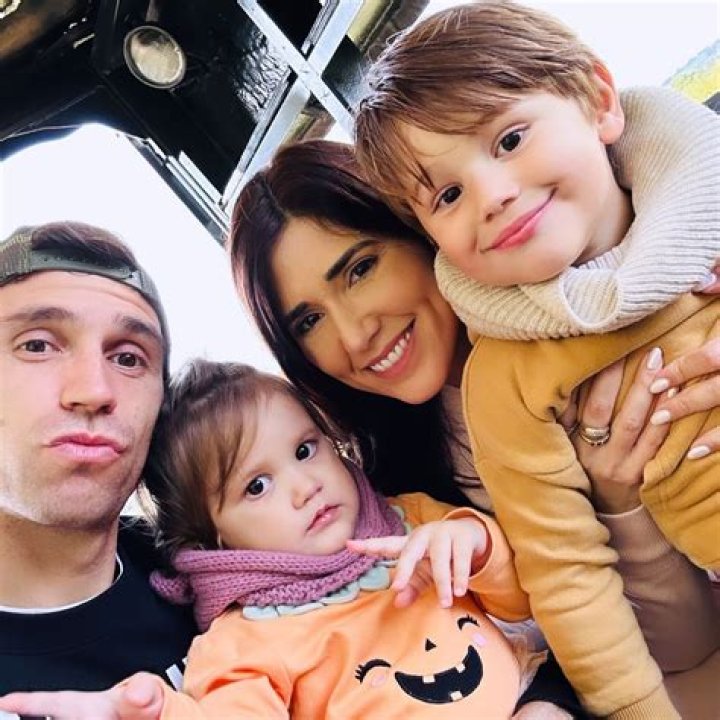 Emiliano Martínez children: Santi Martínez, Ava Martínez