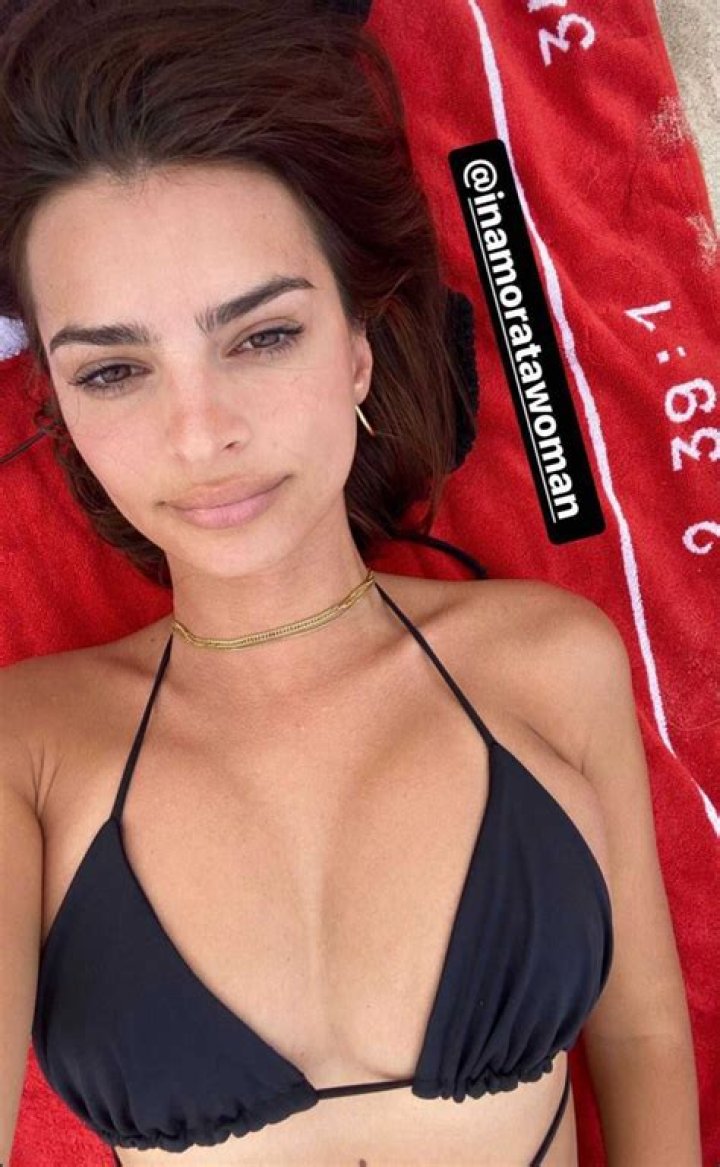 Emily Ratajkowski in Bathing Suit Shows Off Her Style  — Celebwell