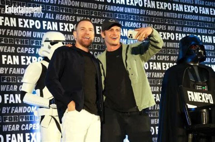 Fans greet Ewan McGregor and Hayden Christensen during Star Wars Celebration 2022 with thunderous applause