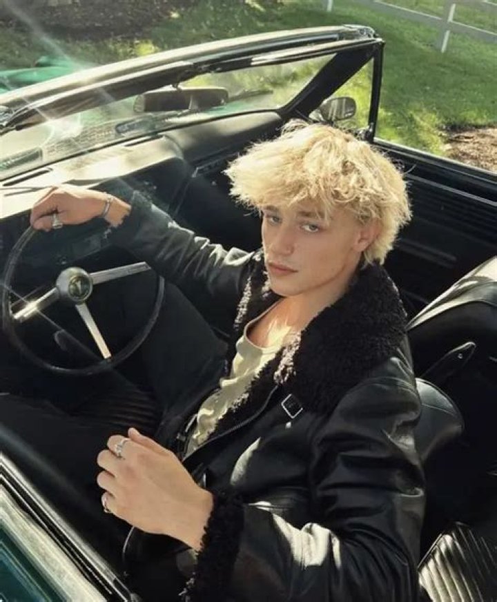 Gage Bills [TikTok Star] Wiki, Net Worth, Family, Height & More