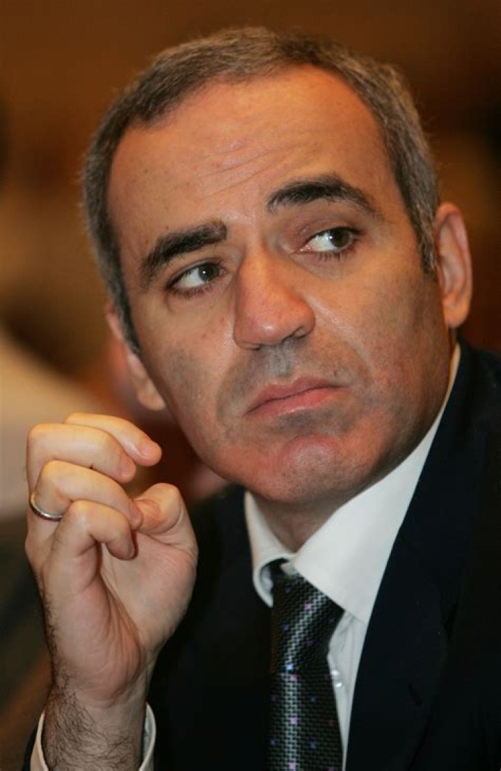 Garry Kasparov Biography - Facts, Childhood, Family Life & Achievements