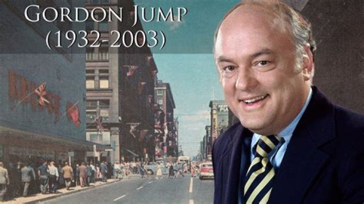 Gordon Jump Biography - Facts, Childhood, Family Life & Achievements