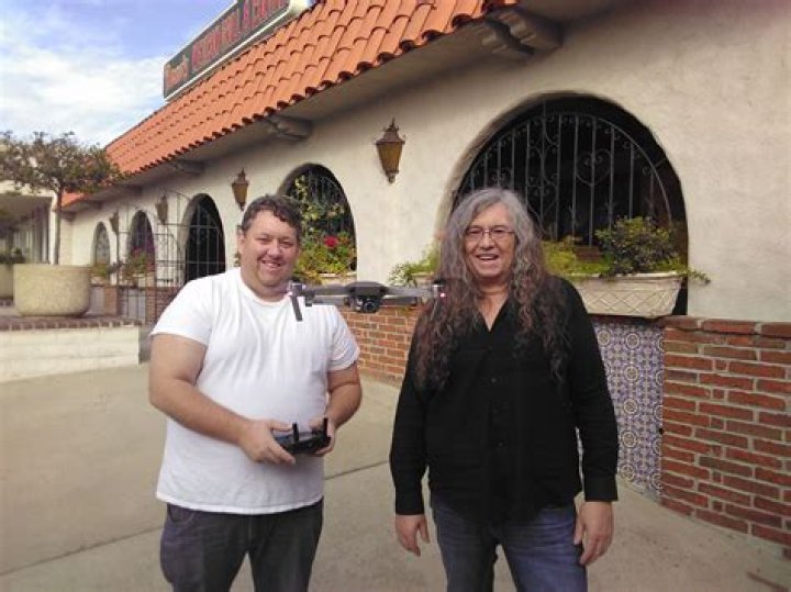 Gunter Nezhoda family, husband, children, parents, siblings