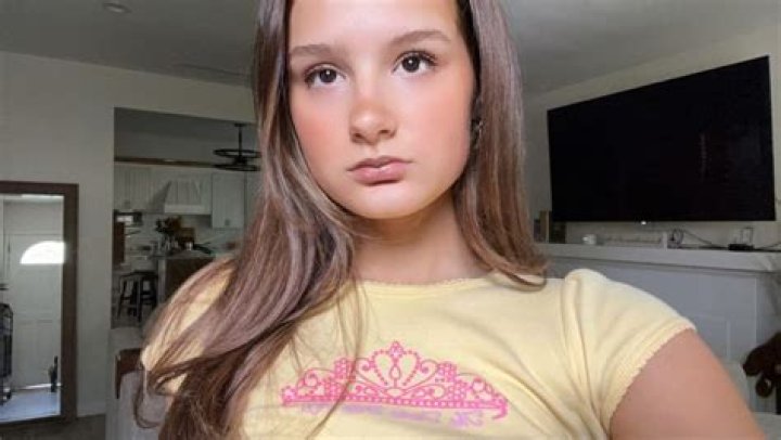 Hayley LeBlanc Biography - Facts, Childhood, Family Life & Achievements