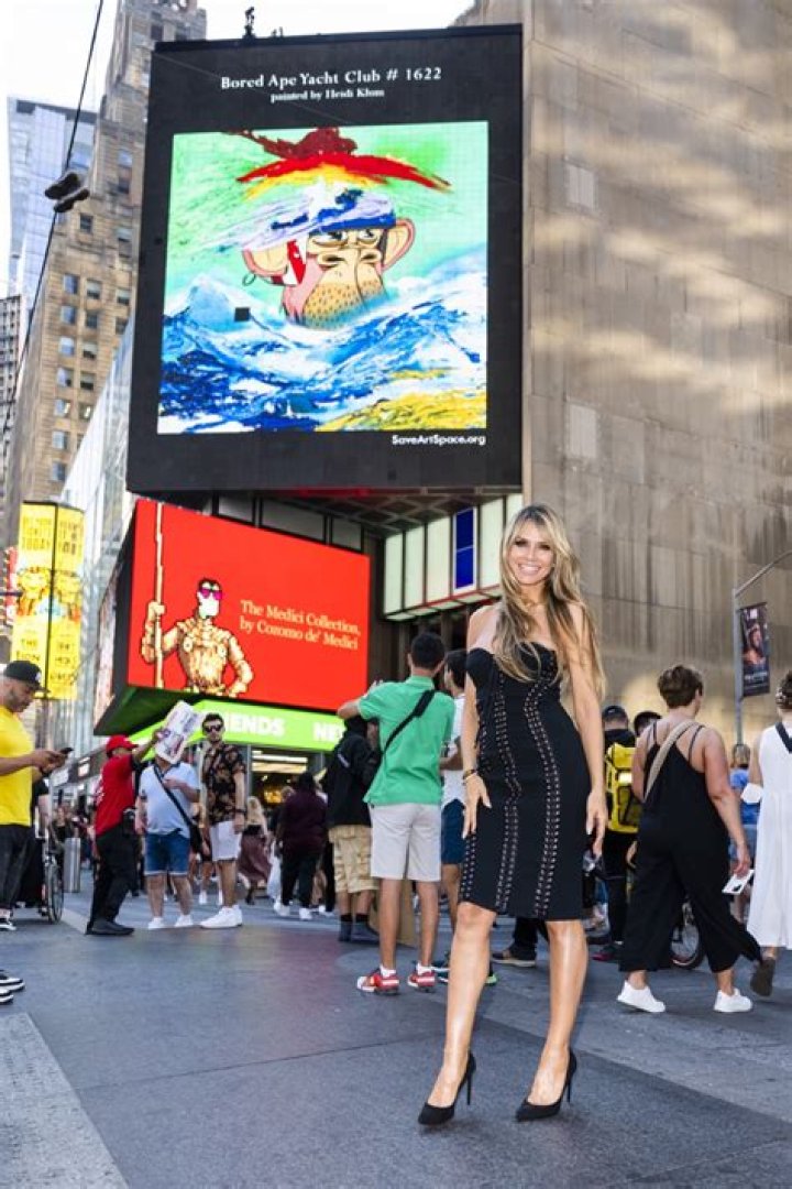 Heidi Klum in Bathing Suit Has a Happy Weekend With Hubby — Celebwell