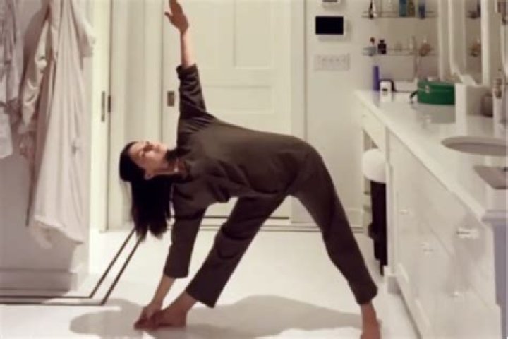 Hilaria Baldwin Is On Instagram Giving Free Yoga Workouts And Busy Moms Are Loving It