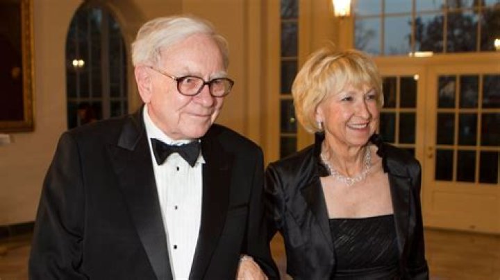 How many times has Warren Buffett been married? Meet Astrid Menks and Susan Buffett