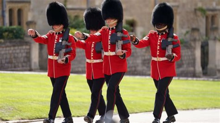 How much do the King’s Guards get paid?