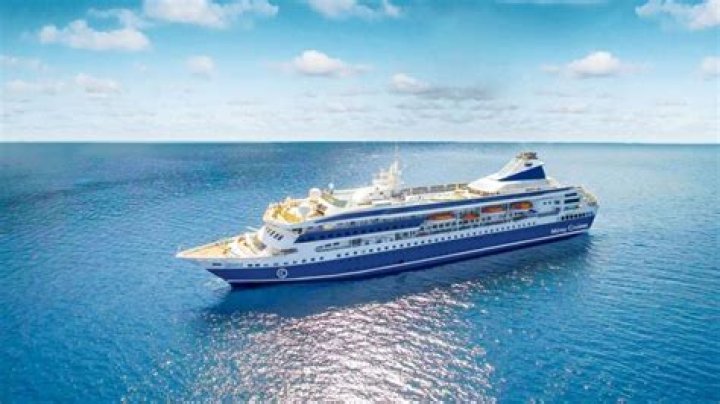 How much does it cost to stay at the Tipton Hotel? – Celebrity