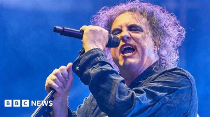 
How Much Money Does Robert Smith (musician) Make? Latest Income Salary
