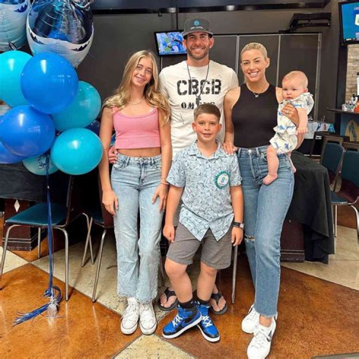 
How Much Money Does Tarek El Moussa Make? Latest Income Salary
