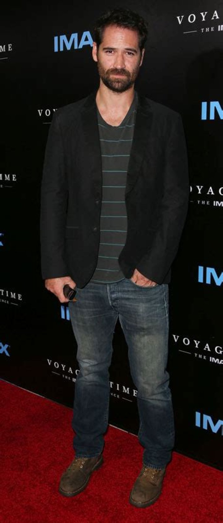 How tall is Manuel Garcia-Rulfo?