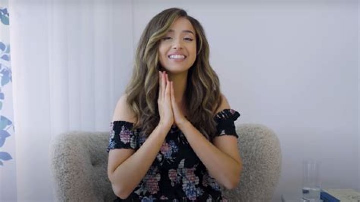 How tall is Twitch streamer Pokimane?